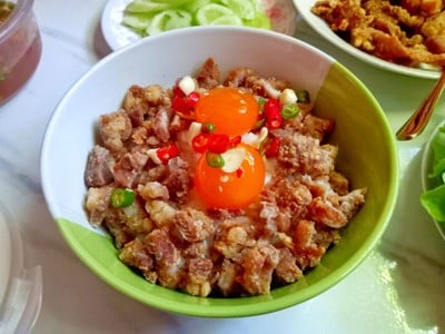 ข้าวหมูทอดน้ำปลาไข่ดอง
