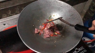 วิธีทำ โหระพาผัดพริกหมู