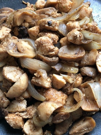 วิธีทำ ไก่และเห็ดผัดพริกไทยดำ วิธีทำ ไก่และเห็ดผัดพริกไทยดำ