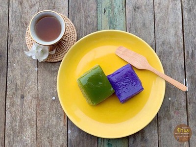 ขนมชั้น ใบเตย อันชัน สีจากธรรมชาติจริงๆ เขาว่าอร่อยมากเหนียวนุ่ม ป้าแข ตลาดรังสิ