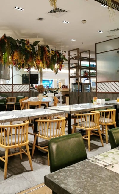 บรรยากาศ Banana Leaf สีลมคอมเพล็กซ์