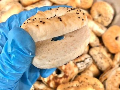 วิธีทำ Smoke Salmon Cream Cheese Bagel วิธีทำ Smoke Salmon Cream Cheese Bagel