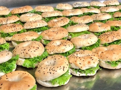 วิธีทำ Smoke Salmon Cream Cheese Bagel วิธีทำ Smoke Salmon Cream Cheese Bagel