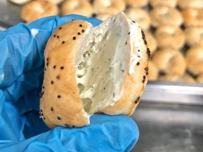 วิธีทำ Smoke Salmon Cream Cheese Bagel วิธีทำ Smoke Salmon Cream Cheese Bagel