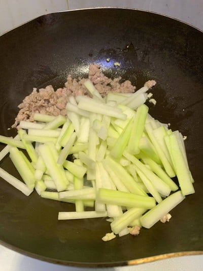 วิธีทำ แฟงผัดไข่ วิธีทำ แฟงผัดไข่