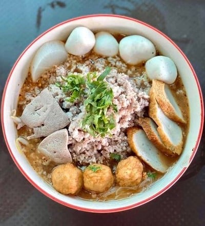 เอียงชาม ก๋วยเตี๋ยวต้มยำหมูบะช่อ (เอียงชาม) เอียงชาม ก๋วยเตี๋ยวต้มยำหมูบะช่อ (เอียงชาม)