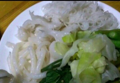ข้าวปุ้นฮ้อนเส้นรวมน้ำแจ่วเมืองเลย