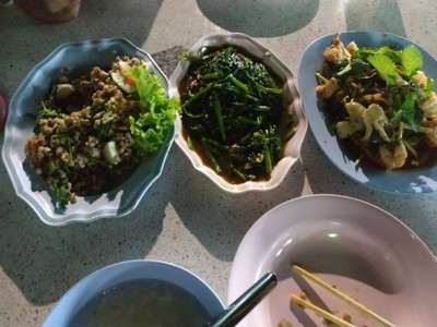 อาหาร หรือ เครื่องดื่ม