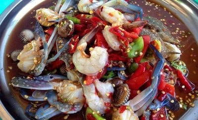 ยำปูม้าดิบ กุ้งสด