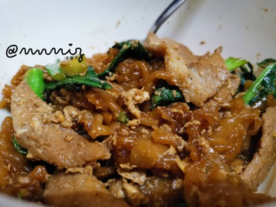 ผัดซีอิ๊ว (เส้นหมี่/เส้นใหญ่)