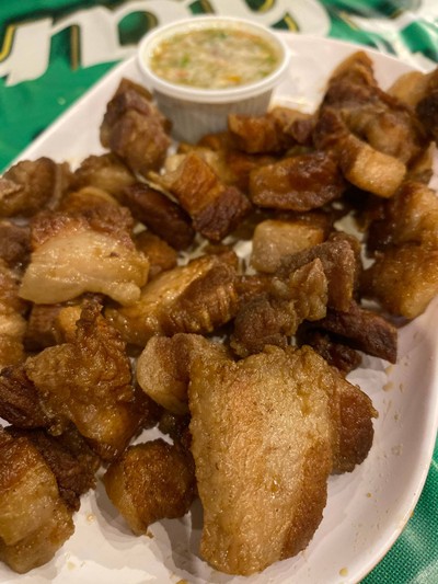 สามชั้นทอดน้ำปลา