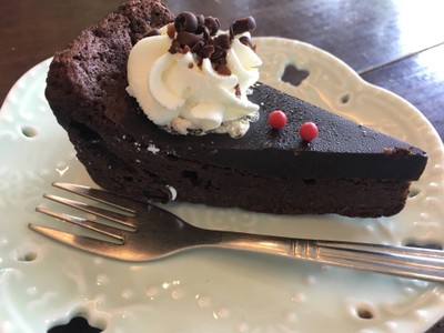 FLOURLESS CHOCOLATE CAKE
