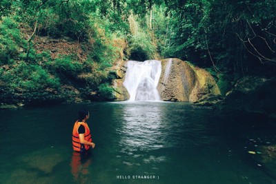 เดินป่าหน้าร้อน แล้วไปนอนแช่น้ำที่ “น้ำตกผาแตก” จ.กาญจนบุรี