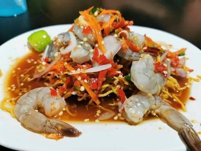 ยำกุ้งสด