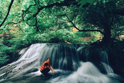 เดินป่าหน้าร้อน แล้วไปนอนแช่น้ำที่ “น้ำตกผาแตก” จ.กาญจนบุรี
