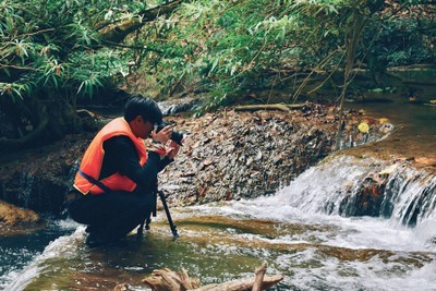 เดินป่าหน้าร้อน แล้วไปนอนแช่น้ำที่ “น้ำตกผาแตก” จ.กาญจนบุรี