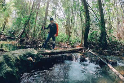 เดินป่าหน้าร้อน แล้วไปนอนแช่น้ำที่ “น้ำตกผาแตก” จ.กาญจนบุรี