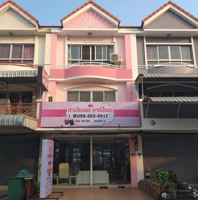 Barbies nail&eye lash