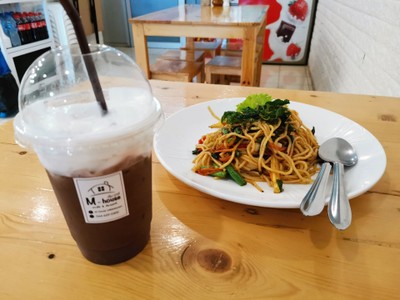 อาหาร หรือ เครื่องดื่ม