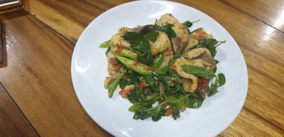 ผัดกระเพราเนื้อปลาคัง