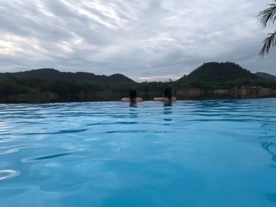สระว่ายน้ำ/ชายหาด