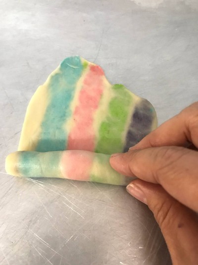 วิธีทำ เปี๊ยะสายรุ้งไส้งาดำกะทิสดไข่เค็ม 🦄🌈
