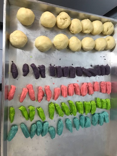วิธีทำ เปี๊ยะสายรุ้งไส้งาดำกะทิสดไข่เค็ม 🦄🌈