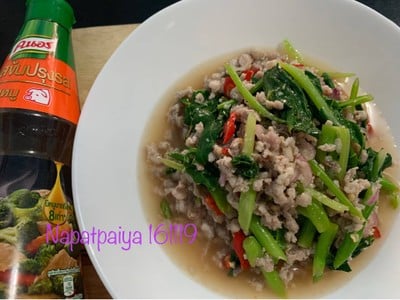 วิธีทำ ยำคะน้าหมูสับ วิธีทำ ยำคะน้าหมูสับ