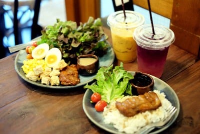 Farm to Table (ฟาร์ม ทู เทเบิ้ล) ไฮด์เอาท์ Farm to Table (ฟาร์ม ทู เทเบิ้ล) ไฮด์เอาท์
