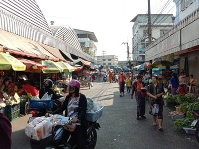 ตลาดพาเจริญ เทศบาลนครแม่สอด