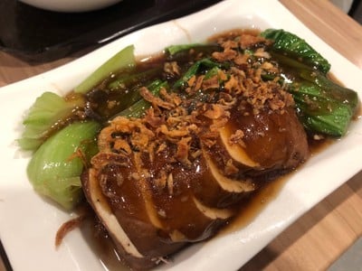 หยูกี่ ข้าวมันไก่ ไหหลำ (Yuekee Hainanese Chicken Rice) หยูกี่ ข้าวมันไก่ ไหหลำ (Yuekee Hainanese Chicken Rice)