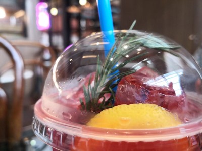 อาหาร หรือ เครื่องดื่ม