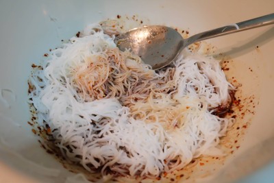วิธีทำ ยำขนมจีนปลาทู วิธีทำ ยำขนมจีนปลาทู
