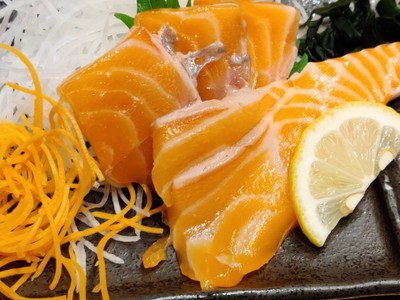 แซลม่อนซาซิมิ