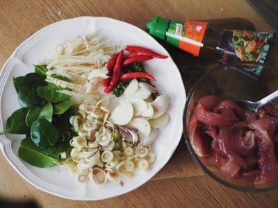 วิธีทำ หมูทอดสมุนไพร วิธีทำ หมูทอดสมุนไพร