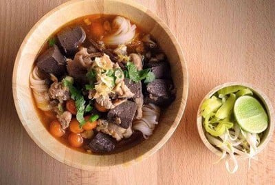 ต๊ะต่อนยอน อาหารเหนือ (Tatonyon Northern Food) ต๊ะต่อนยอน อาหารเหนือ (Tatonyon Northern Food)