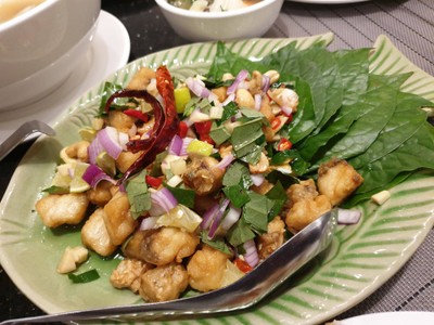 เมี่ยงปลากระพงทอด