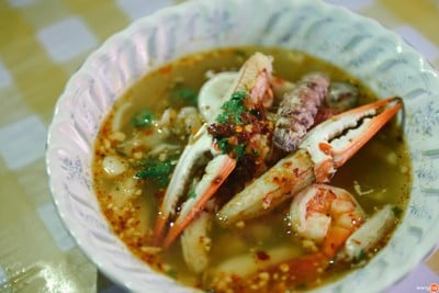 ร้านเจ้อี๊ดริมน้ำ