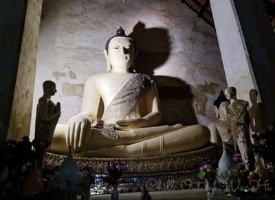 หลวงพ่อขาว ด้านใน