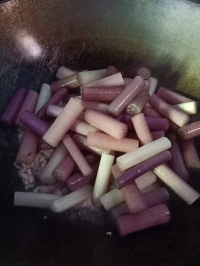 วิธีทำ ผัดสายบัว วิธีทำ ผัดสายบัว