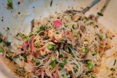 วิธีทำ ยำขนมจีนปลาทู วิธีทำ ยำขนมจีนปลาทู