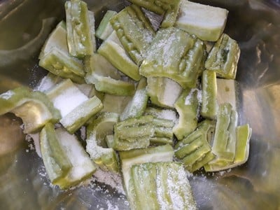 วิธีทำ มะระตุ๋นซี่โครงหมู วิธีทำ มะระตุ๋นซี่โครงหมู