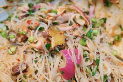 วิธีทำ ยำขนมจีนปลาทู วิธีทำ ยำขนมจีนปลาทู