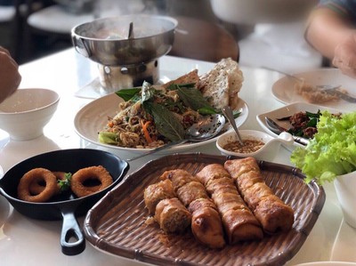 ปอเปี๊ยะทอด ลาบทอด หอมทอด..  ดี