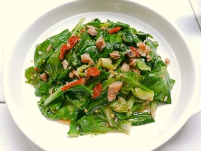 ผัดคะน้าปลาอินทรีย์
