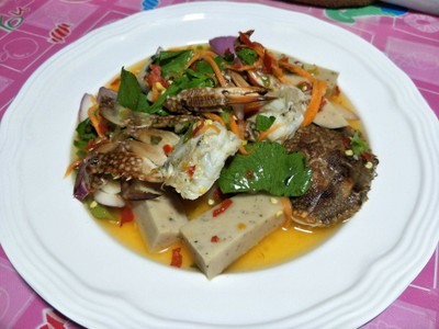 ยำปูม้า (ลวก) หมูยอ 