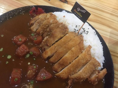 ข้าวแกงกะหรี่ไก่ทอด