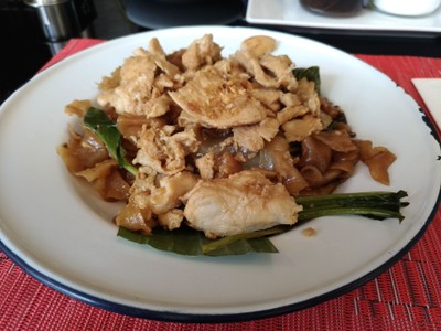 ผัดซีอิ้วไก่
