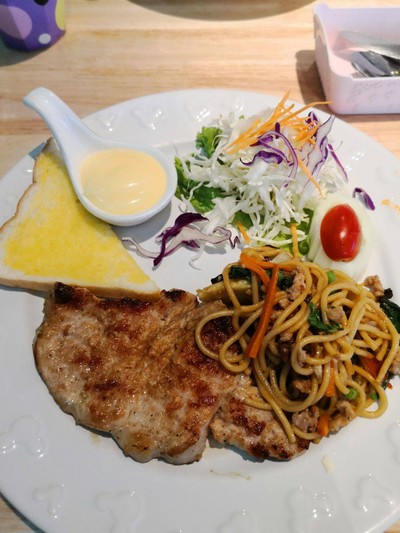 สเต็กหมู+สปาเก็ตตี้ขี้เมา ราคา 69฿ ถูกเว่อร์