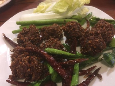 ลาบหมูทอด